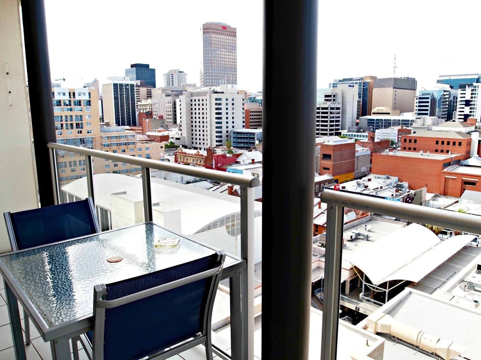 Adelaide Dress Circle Apartments - North Terrace Buitenkant foto